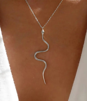 MINIMAL STYLE SNAKE PENDANT NECKLACE