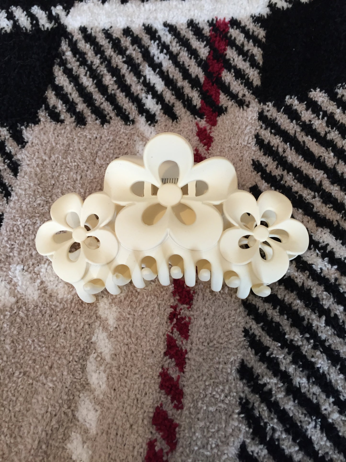 Jumbo Flowers Matte Color Claw Clip