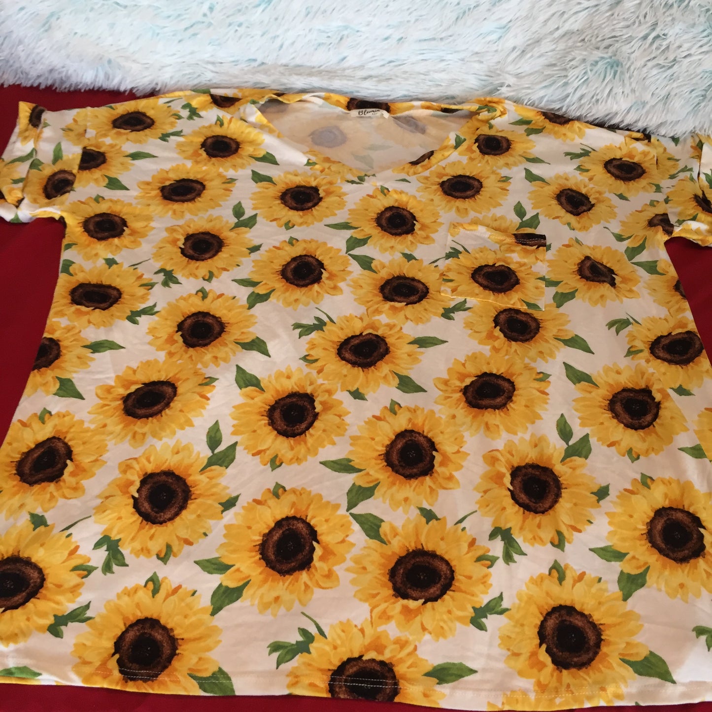 WHITE SUNFLOWER PRINT W/ BUST POCKET PLUS SIZE