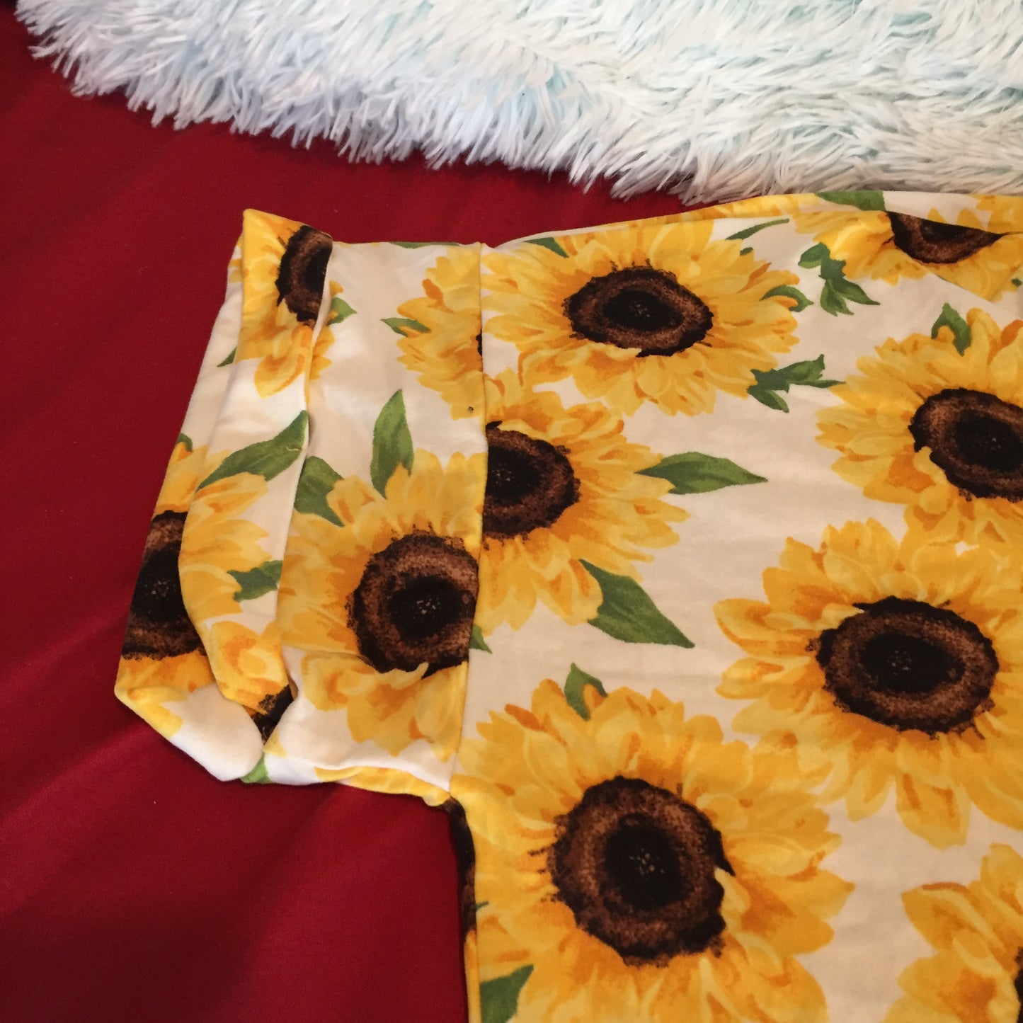 WHITE SUNFLOWER PRINT W/ BUST POCKET PLUS SIZE