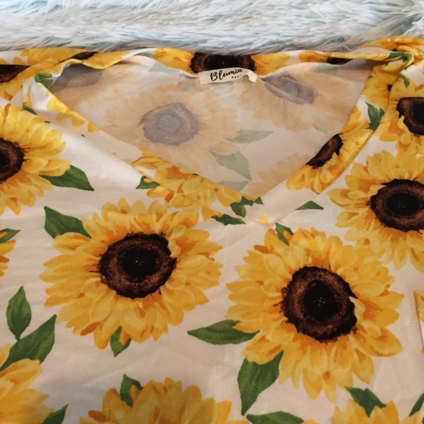 WHITE SUNFLOWER PRINT W/ BUST POCKET PLUS SIZE