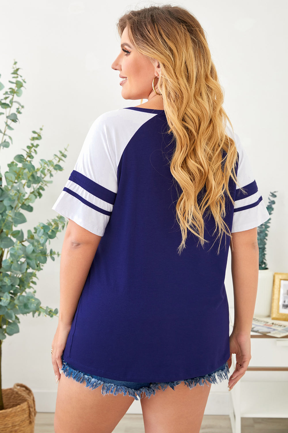 Plus Size Contrast Crisscross Tee Shirt